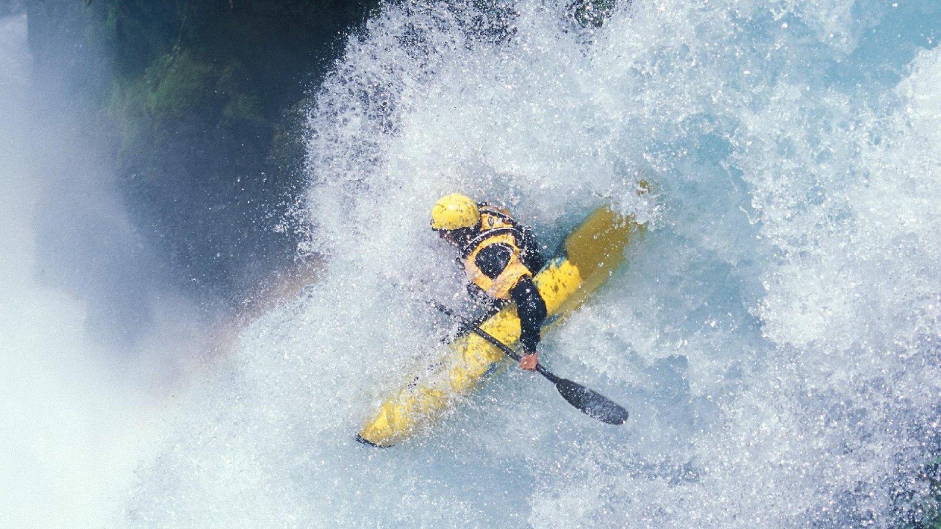 攻坚利器！小巴里-布朗半场狂轰24分，三分雨撕裂防线率队强势逆转