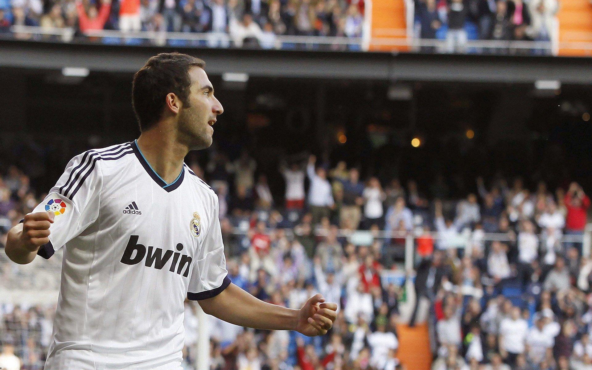 斯卡洛尼执教神话延续！阿根廷主场10场不败狂揽9胜，4-1痛击巴西成经典战役