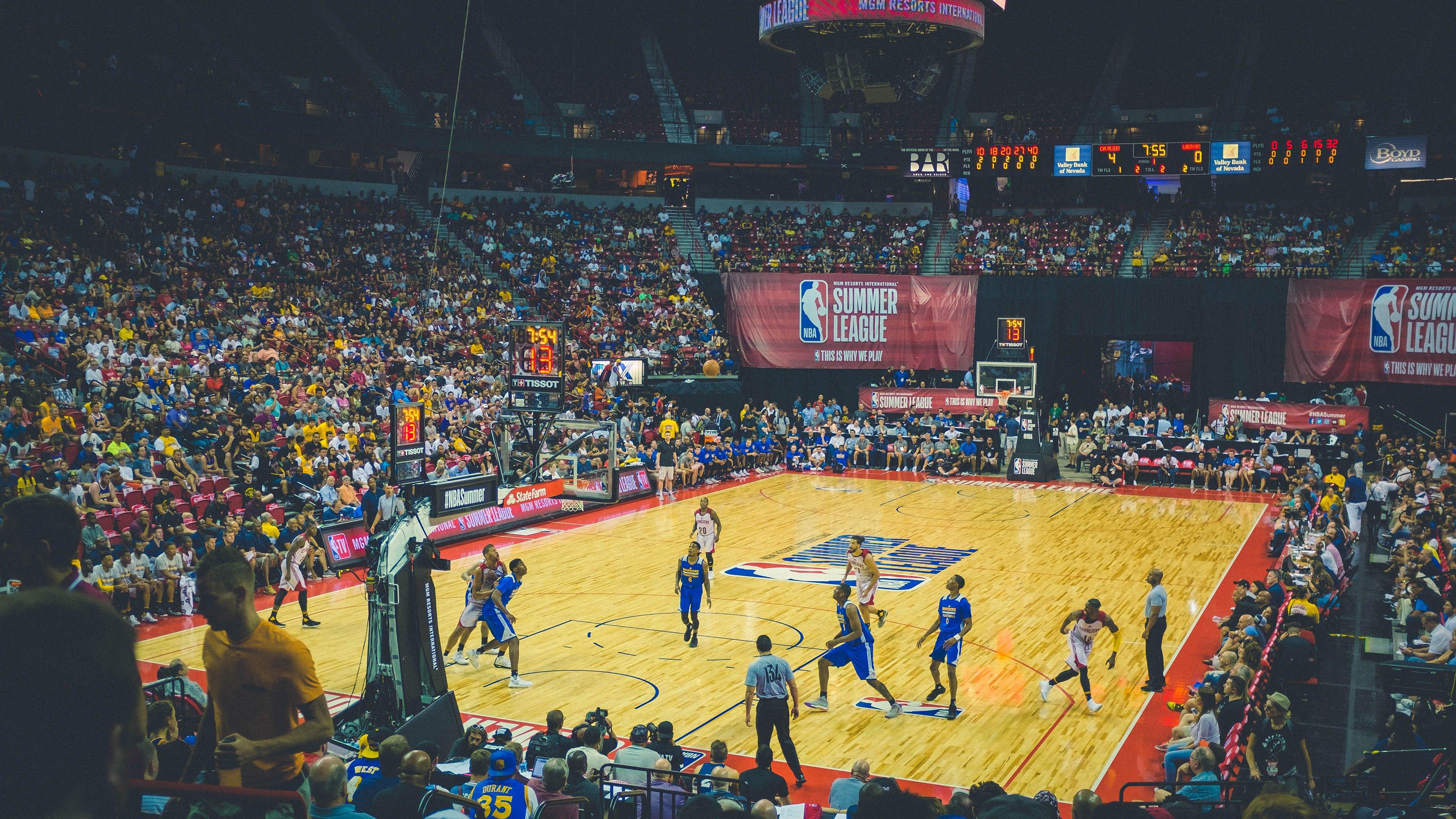 芝加哥公牛与克利夫兰骑士达成交易，朗佐·鲍尔与艾萨克·奥科罗互换东家